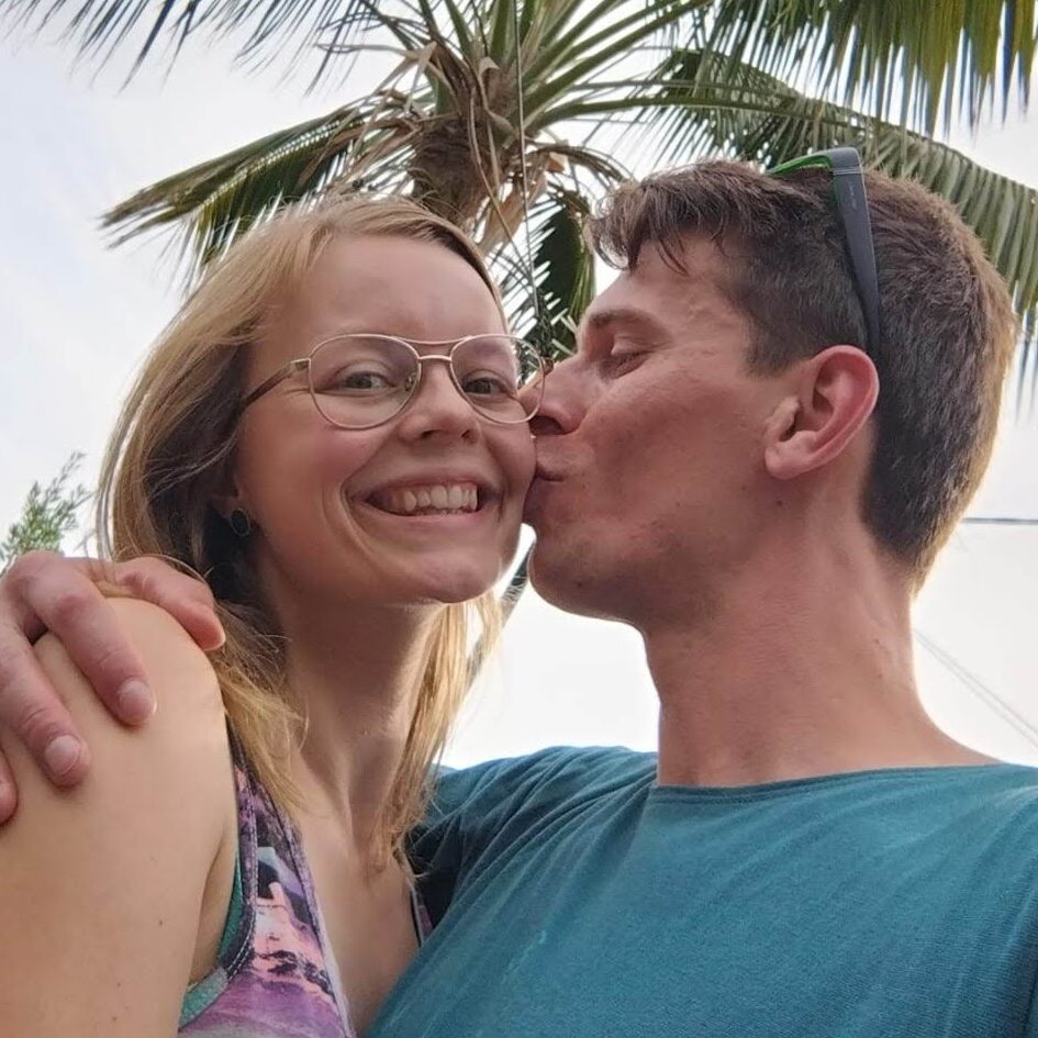 Manželé Balonovi Vojta a Sharon, jsou součástí Misijní kavárny v Hosana církvi.